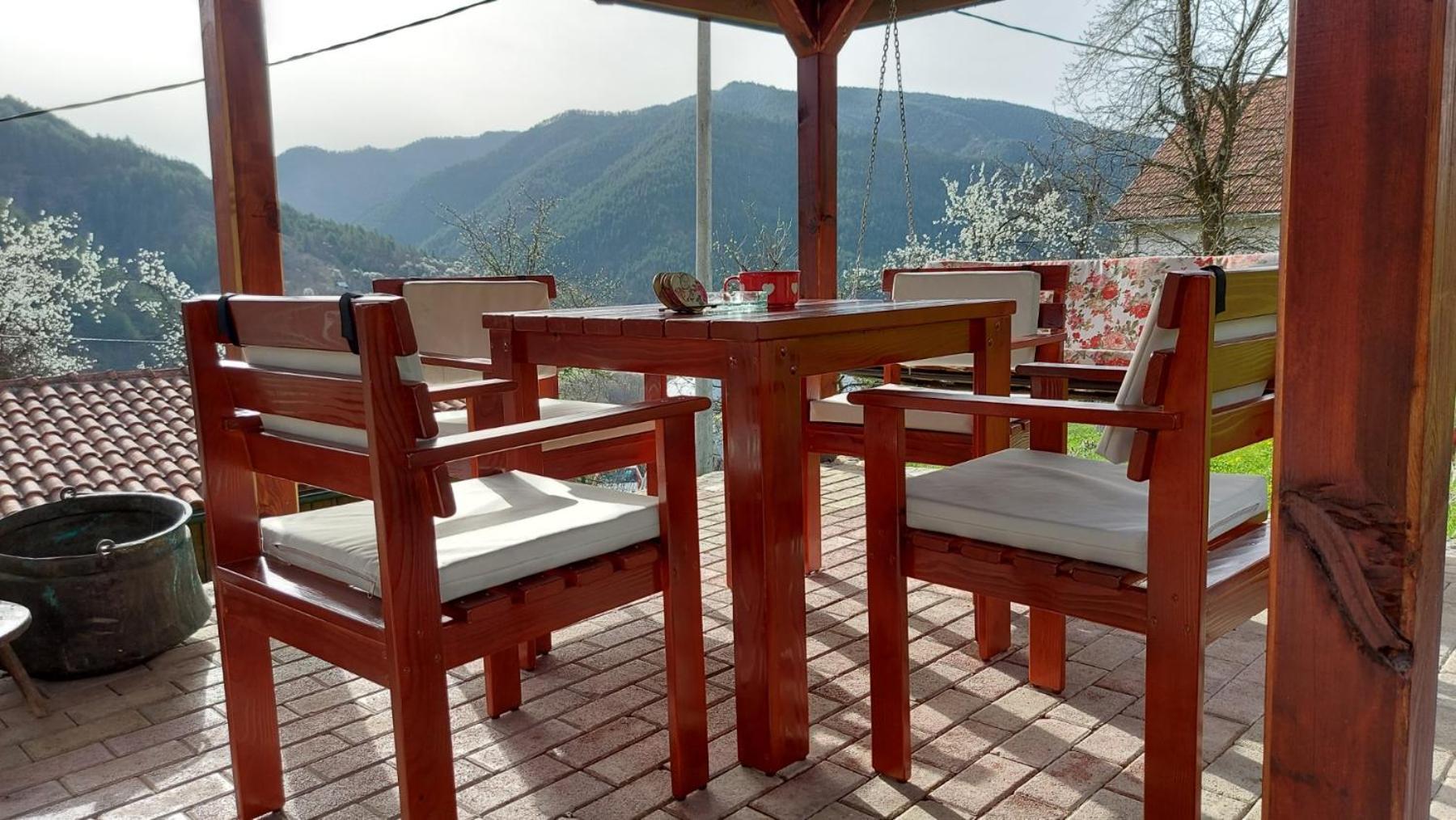 Ljubov Kutak Apartment *